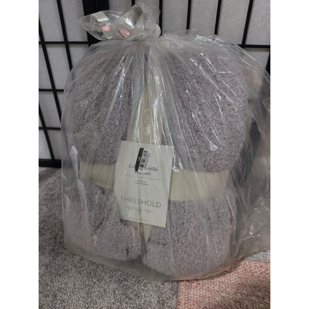 Threshold Cozy Chenille Blanket Gray King 108x92 Soft Warm Bedding - Picture 4 of 6